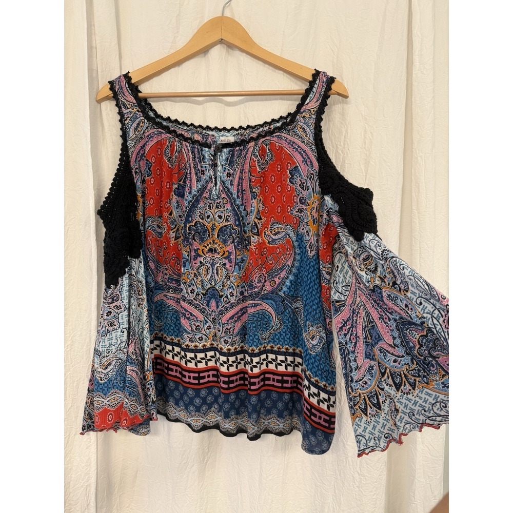 Bila Cold Shoulder Boho Top PXL– Multicolor Paisley Print, Crochet Trim Petite‎